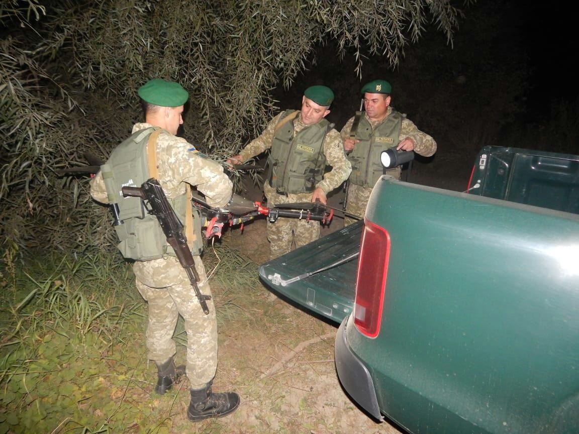 Ukrainian border guards seized UAV on the border with Romania. Likely used by smugglers 