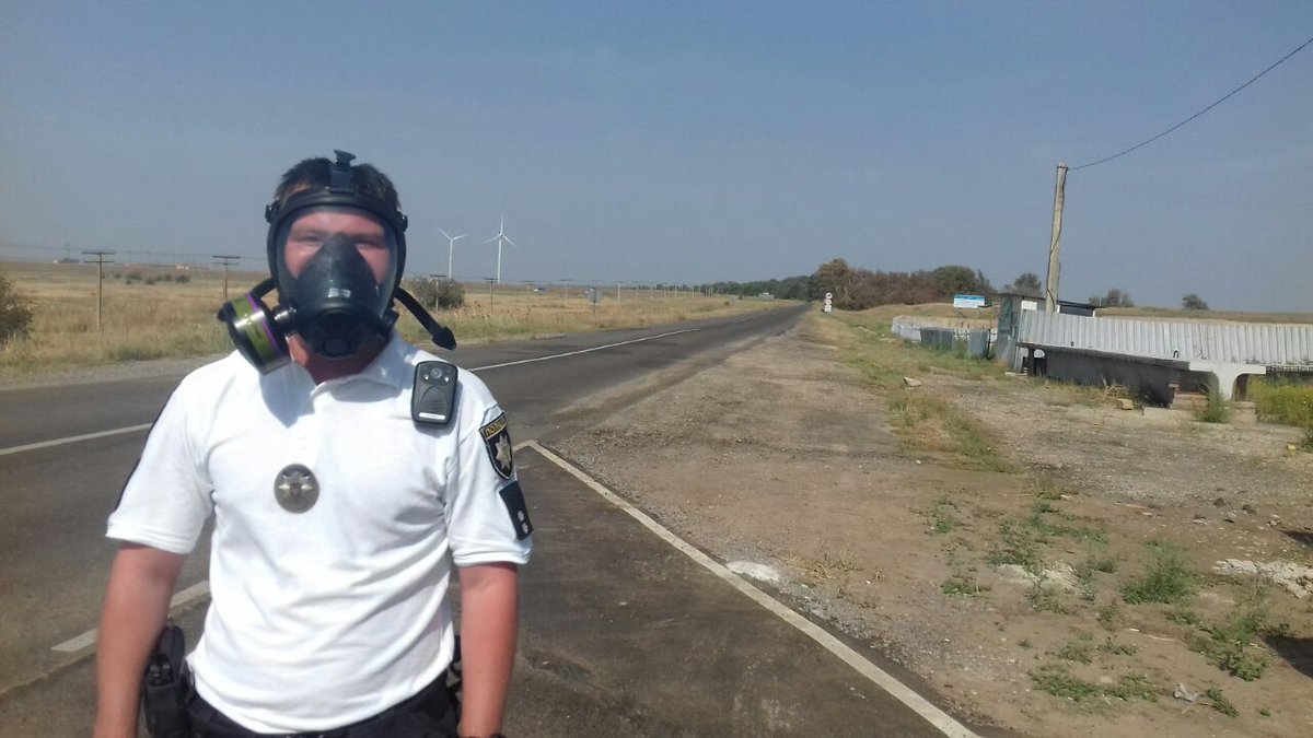 Police is now using gas masks at Kalanchak checkpoint with Crimea