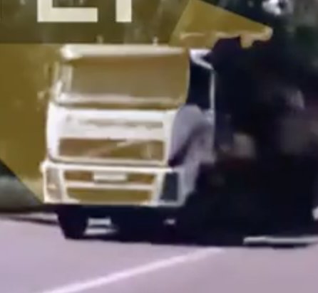 The @mod_russia giving a press conference on #MH17: The Russian MoD uses the following images to claim the white part of the cabin on the top right shouldn't be visible in shadows. In the second image we see the white part of the top of the cabin turn black when it enters the shadow, but the top right part doesn't