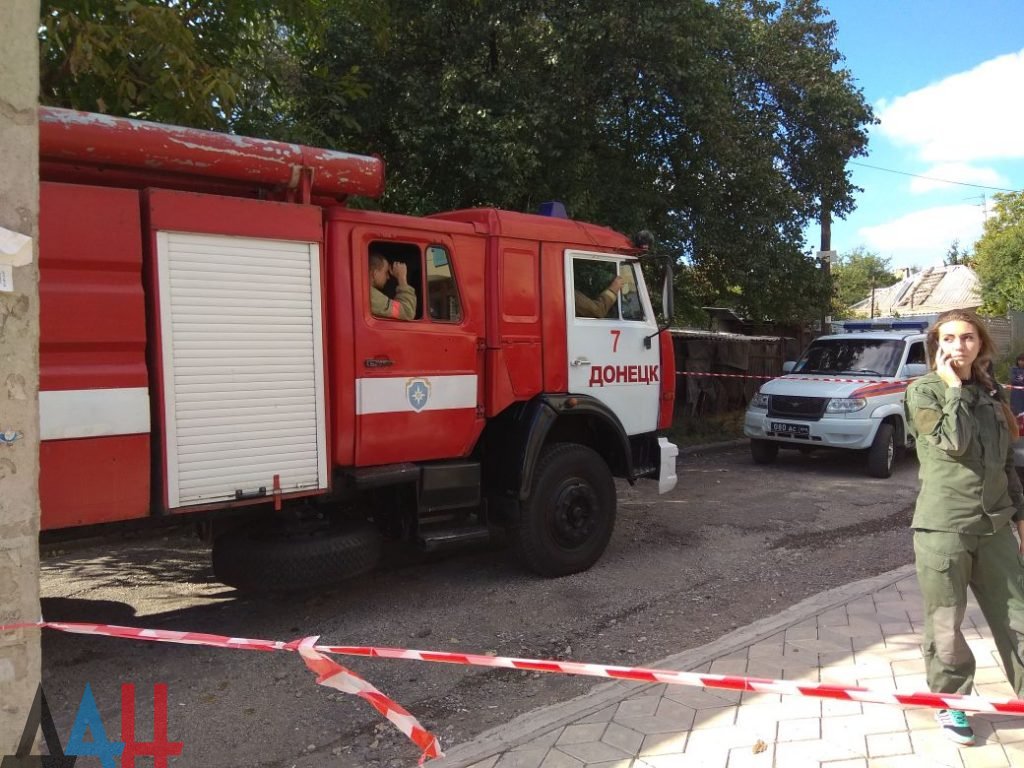 Explosive device went off at Hlibodarna steet in Donetsk at communist party office. 3 wounded