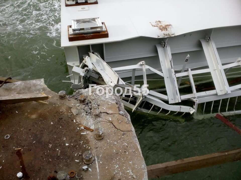 Photos: section of Kerch bridge collapsed into water