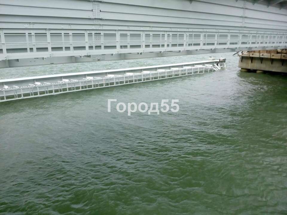 Photos: section of Kerch bridge collapsed into water