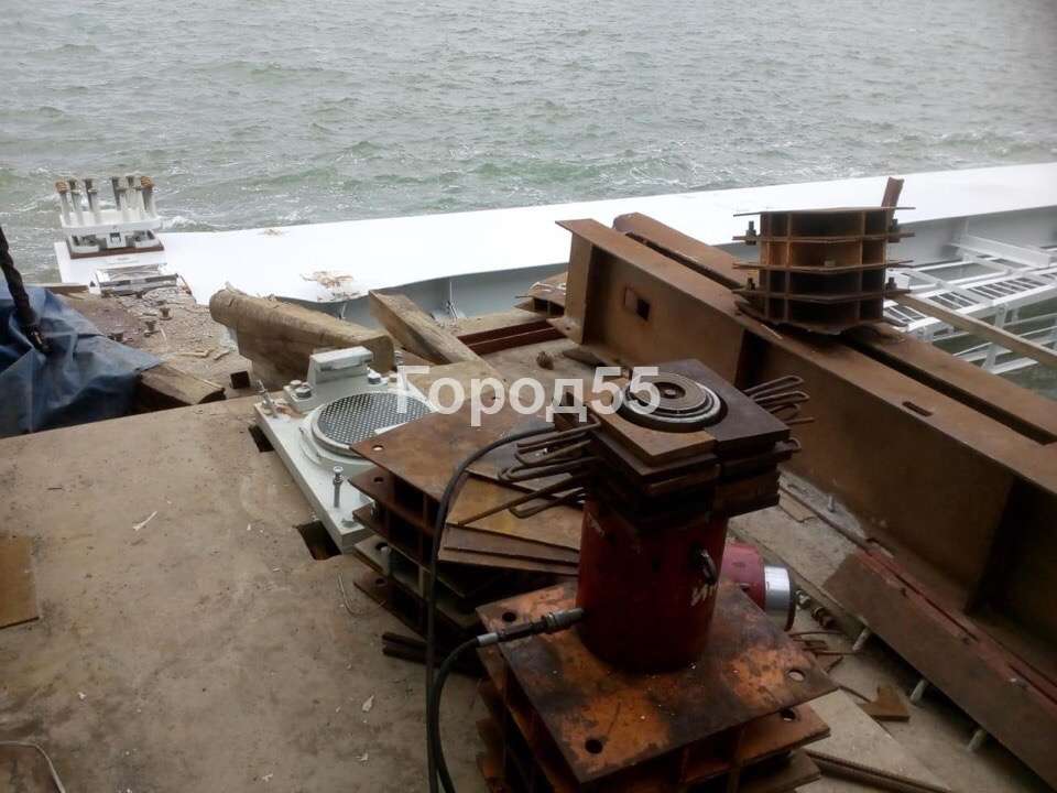 Photos: section of Kerch bridge collapsed into water