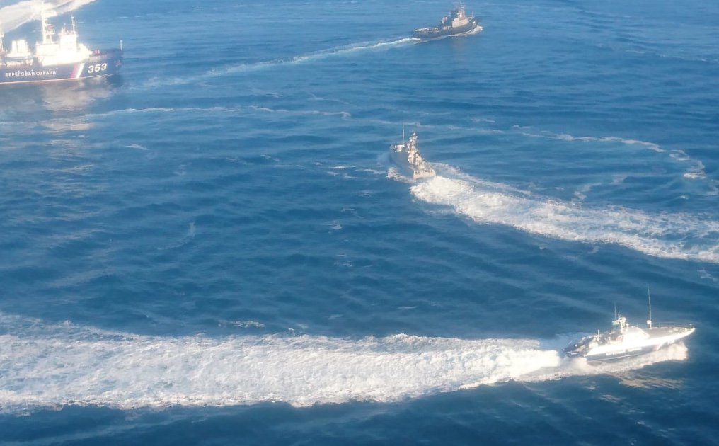 Images of incident with Ukrainian Navy and Russian border guard boats