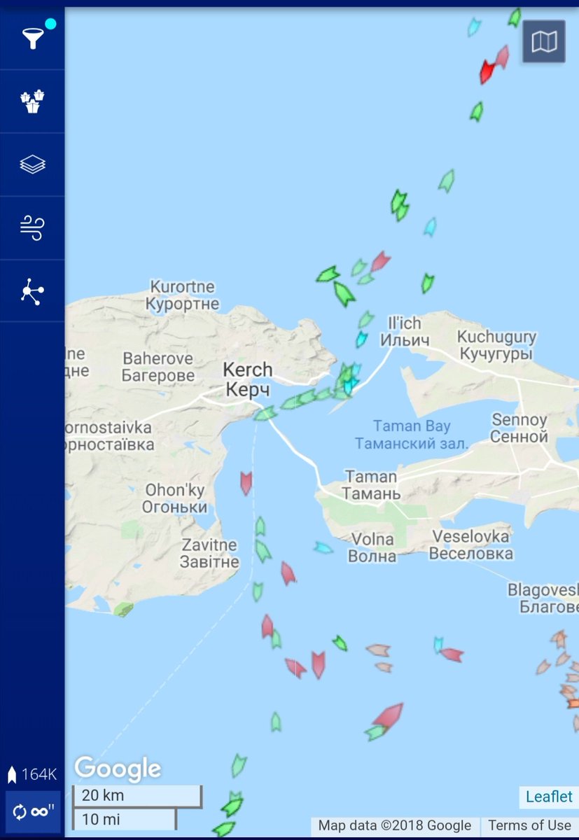 Судя по соотношению суден, которые стоят и движутся на MarineTraffic, Керченский пролив закрыт для суден, кроме российских