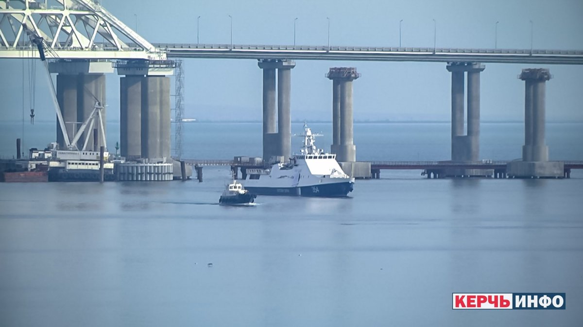 Photo: Russian RFCGS 354 'Izumrud', a Rubin Class patrol ship, deployed at Kerch bridge has visible damage, reasons not clear