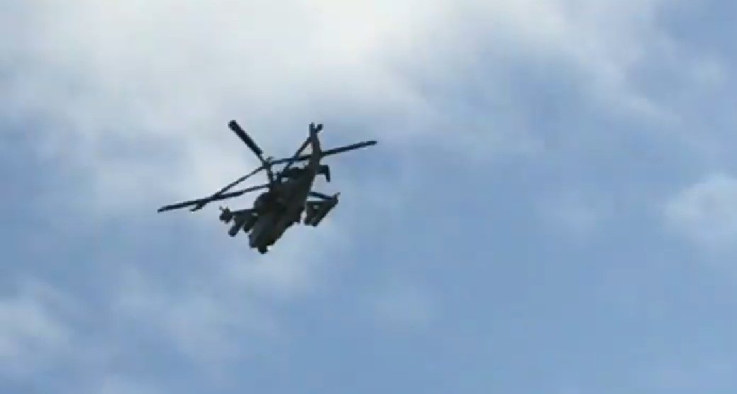 In addition to #RussianCoastGuard patrol/gunboats, Russia is enforcing its blockade of the Kerch strait with Ka-52 attack helicopters loaded with what looks like extra fuel, rockets and ATGMs.