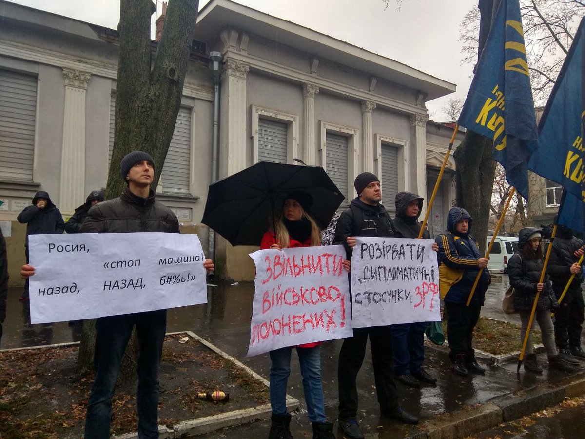 Kharkiv: near the consulate of the Russian Federation protesters demand to release POWs