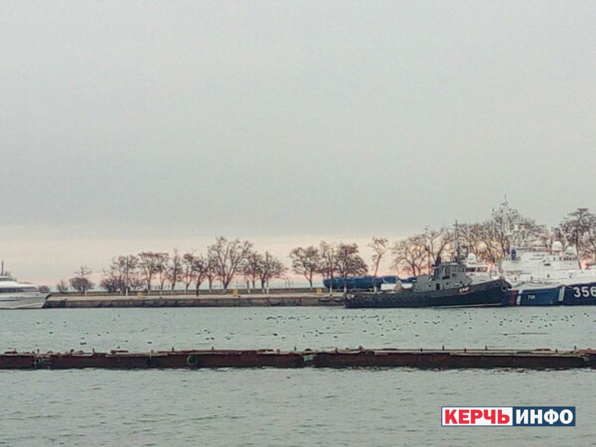 Armored boats of Navy of Ukraine Berdyansk and Nikopol remain in the port of Kerch