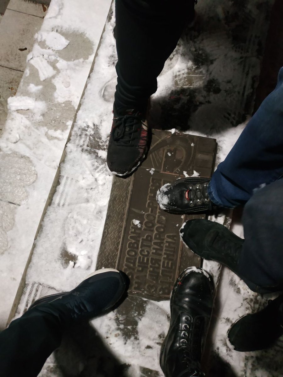 In Dnipro city far-right C-14 removed Lenin memorial nameplate