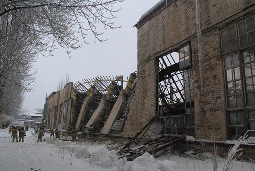 1 killed as machine-building plant building collapsed in Horlivka