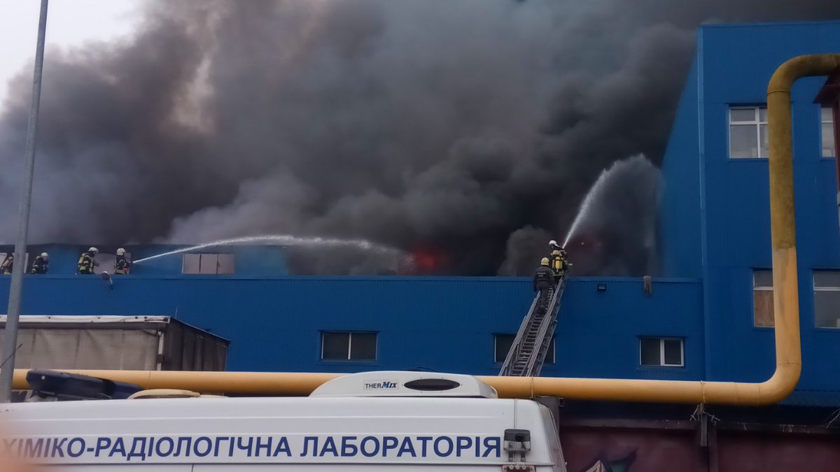 Big fire at warehouse in Kyiv, non-contained at 10500 square meters 