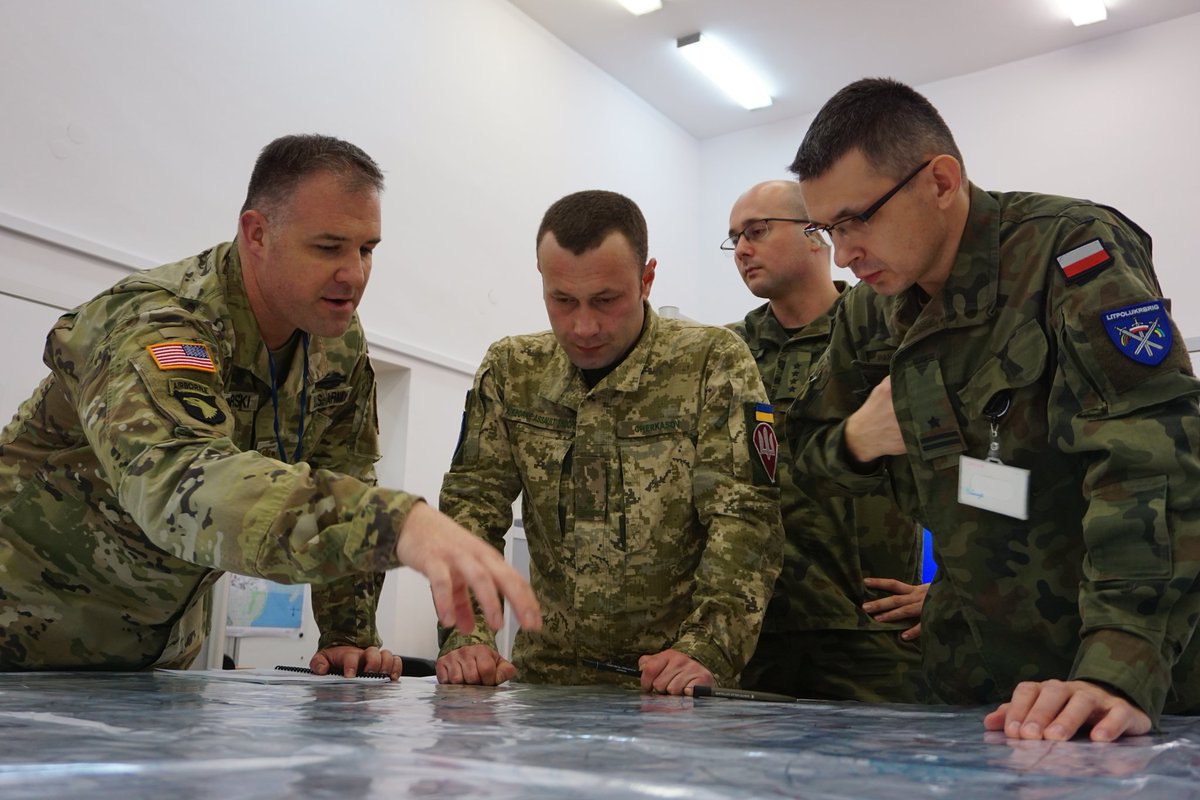 The workshop on the Military Decision Making Process (MDMP) with #USArmyNationalGuard ( #CaliforniaNationalGuard, #IllinoisNationalGuard and #PennsylvaniaNationalGuard)    is going on at LITPOLUKRBRIG, in Lublin.