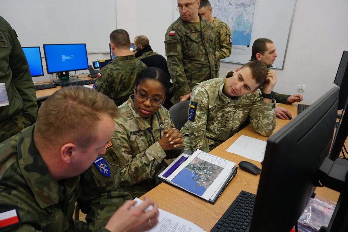 The workshop on the Military Decision Making Process (MDMP) with #USArmyNationalGuard ( #CaliforniaNationalGuard, #IllinoisNationalGuard and #PennsylvaniaNationalGuard)    is going on at LITPOLUKRBRIG, in Lublin.