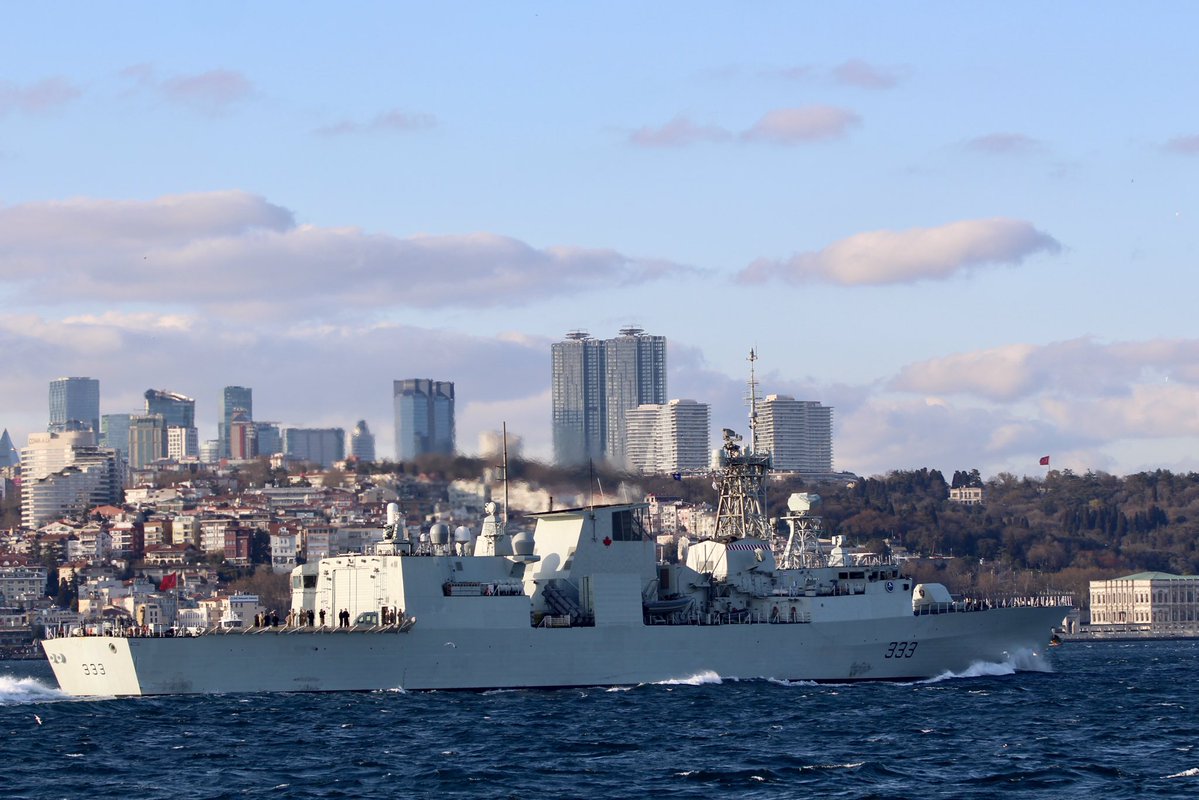 .@nato @SNMG_2 frigates, flagship @kon_marine De Zeven Provinciën-class @Zr_Ms_Evertsen F805, @RCN_MRC Halifax Class @HMCS_NCSM_TOR FFH 333, Turkish Navy Yavuz class TCG Yıldırım F243 , @Armada_esp Santa Maria Class ESPS Santa Maria F81 transit Bosphorus and enter Black Sea together   