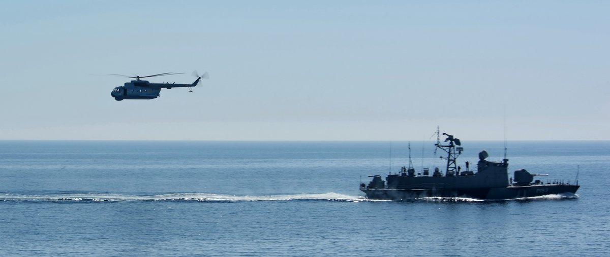 Joint NATO-Ukraine drill: Matka-class missile boat Pryluky (U153) and Halifax-class frigate HMCS Toronto (FFH 333)