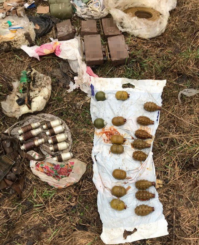 Another anti-personnel mine-laden arms cache discovered in Ukraine. OZM-72 and MON-50 mines, along with the usual array of hand grenades, explosives and RPG series rockets  @MarkHiznay   