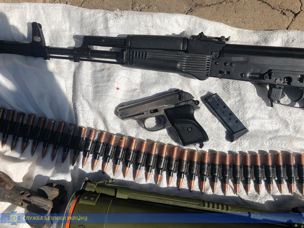 Security Service of Ukraine seized RPG-22 rocket launcher, MON-50 mine, AKS rifle, 3 grenades, TNT, mortar mine with attached phone and PM pistol in Dnipropetrovs'k region