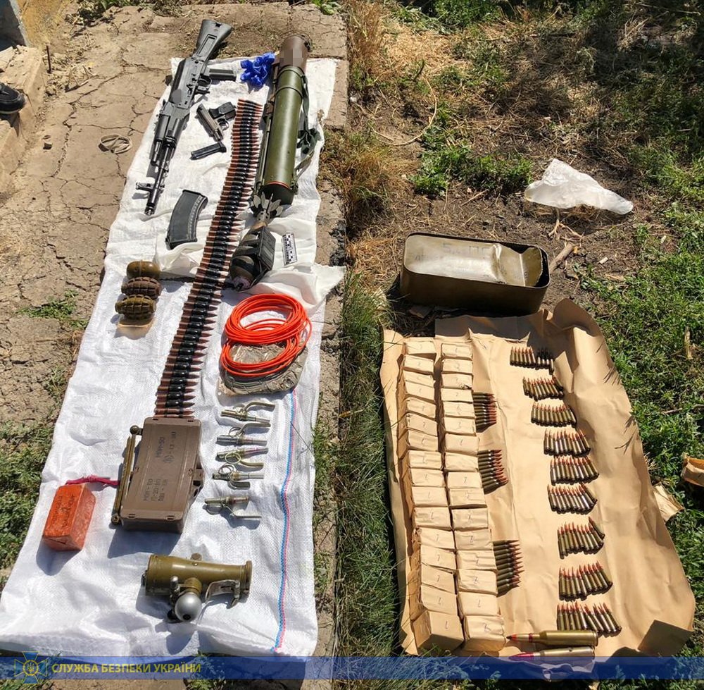 Security Service of Ukraine seized RPG-22 rocket launcher, MON-50 mine, AKS rifle, 3 grenades, TNT, mortar mine with attached phone and PM pistol in Dnipropetrovs'k region