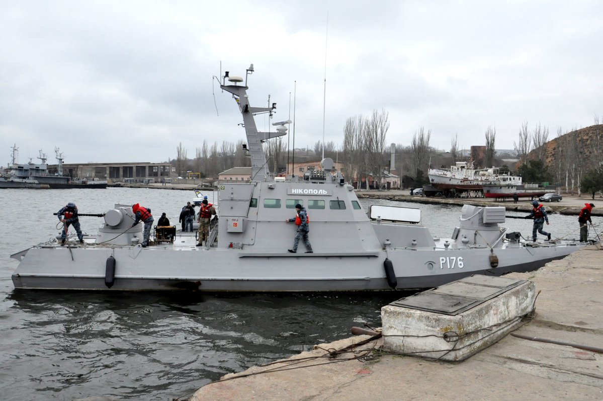 Some pics of recently returned 3 Ukrainian naval boats from Russia. Some of the crew released by Russia in Sept watched their return. Ukraine says boats will be checked & their condition will determine whether any legal action will proceed against Russia