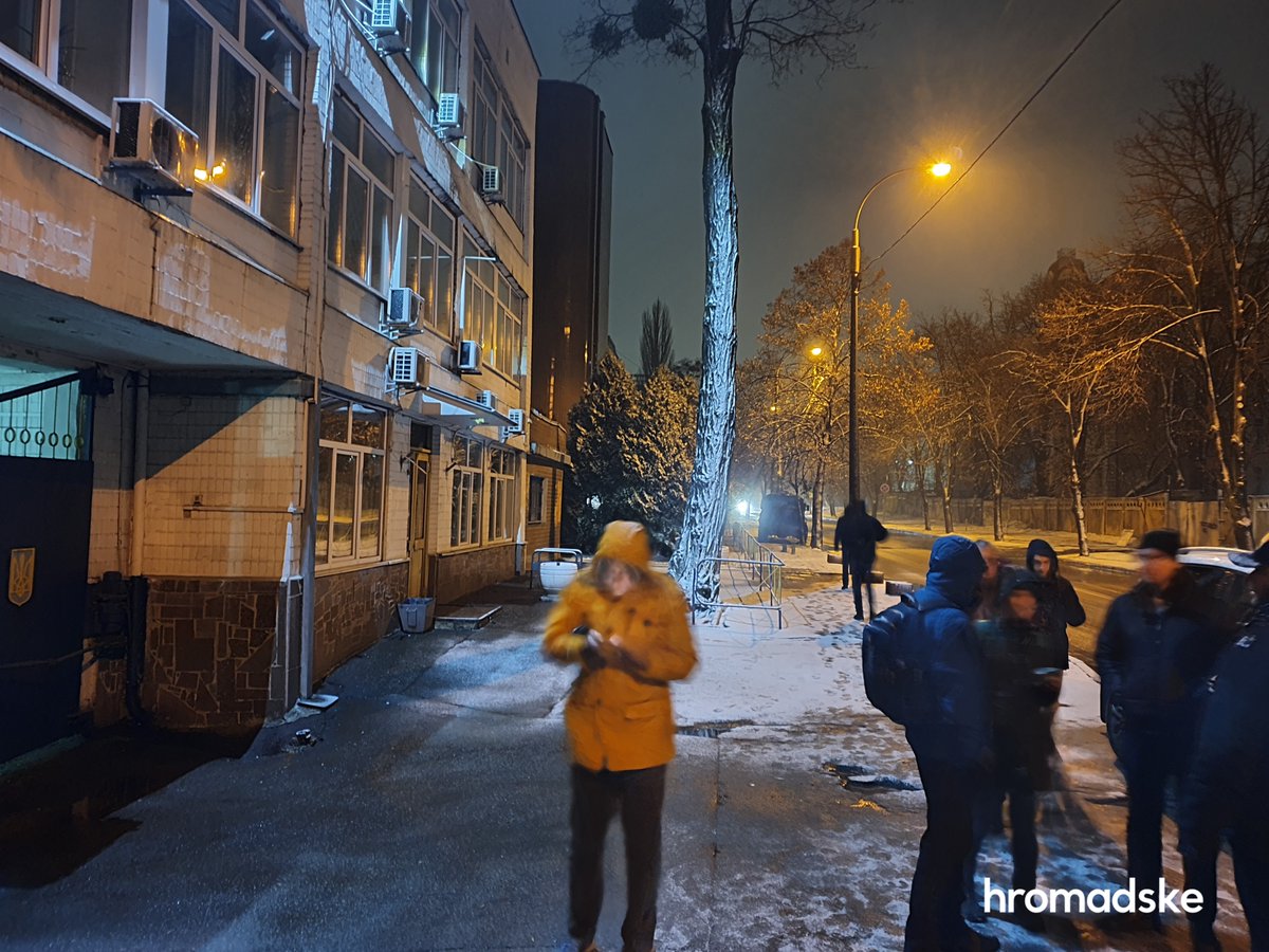Activists are blocking Lukyanivska jail in central Kyiv to not allow release of ex-fighters of Berkut police, suspected in murders at EuroMaidan and set to be swap with Russia