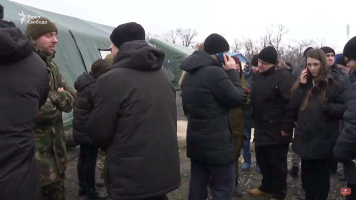 First batch of prisoners released, with smartphones in their hands - they call relatives