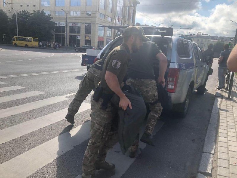 Hostage situation as armed man is threatening to blow up a bus in Lutsk. Shots fired, police on the scene