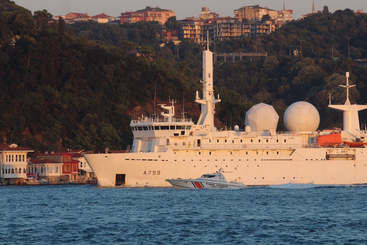 Fitted with both COMINT & ELINT equipment, Brest based @MarineNationale intelligence collection ship Dupuy de Lôme A759 transited Bosphorus and entered the Black Sea