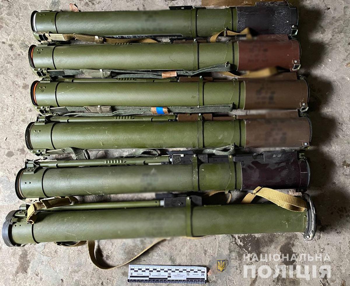 First reported seizure of a large munitions in Ukraine in 2021. Items include5 RPG-22 rockets, 1 RPG-26 and 3 crates of firearms ammo. Authorities also claim to have seized 30 RGD-5 grenades but only empty crates are visible in the photos of the cache