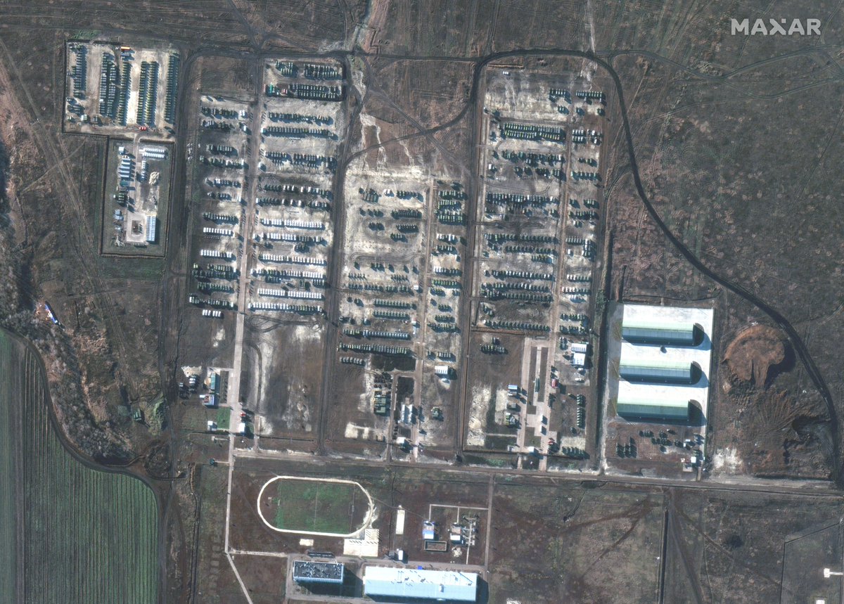 Satellite photos of Soloti staging ground, near Belgorod, ~ 10 kms from Ukrainian border. Armored infantry fighting vehicles, tanks, support equipment. Photos 1-2: September. Photos 3-4: December 5. camera @Maxar
