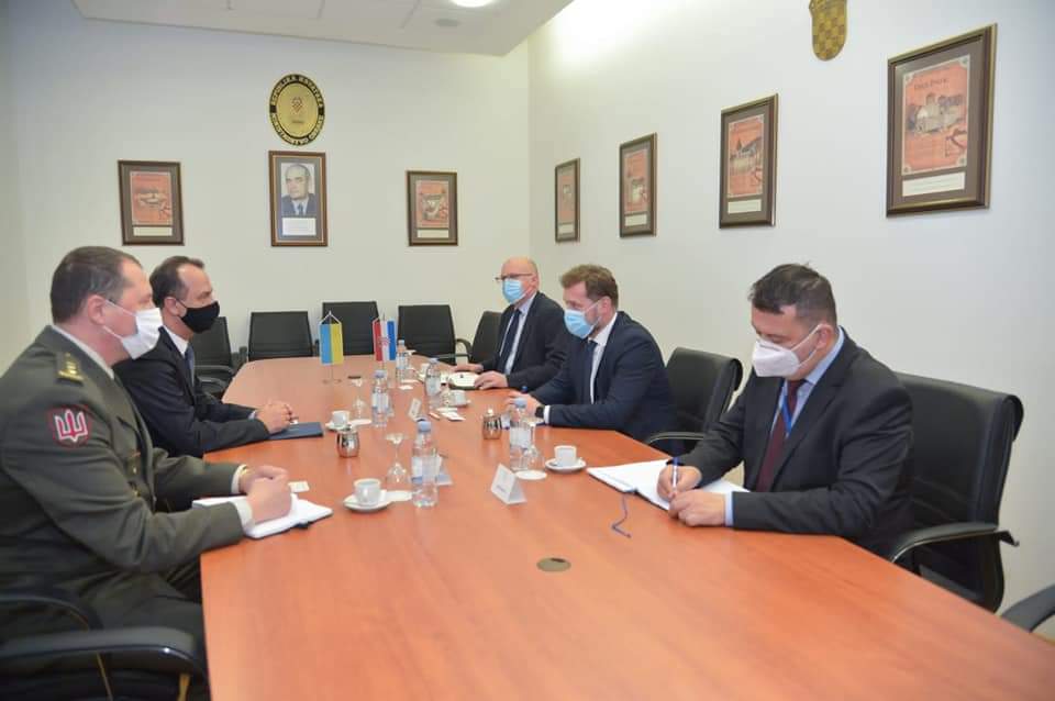 Minister of Defense Mario Banožić met with Ambassador of Ukraine Vasily Kirilich. Minister Banožić said that the Republic of Croatia appreciates the support that Ukraine has given to Croatian independence and pointed out that the Republic of Croatia gives full support to the integrity and territorial integrity of Ukraine