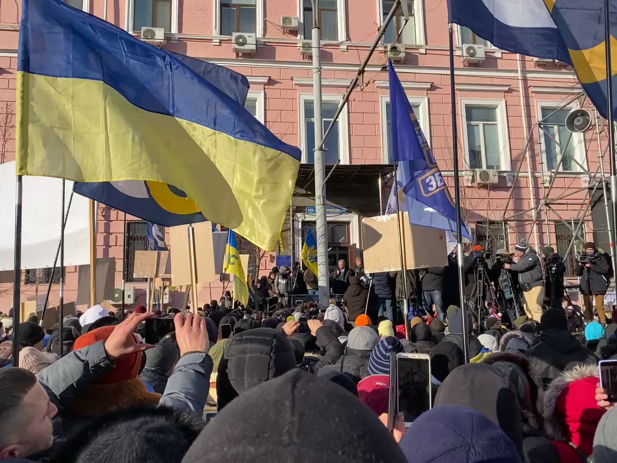 „Ukraińcy muszą trzymać się razem, zwłaszcza w tym czasie – powiedział Blinken na konferencji prasowej z ministrem spraw zagranicznych Ukrainy. Według niego Rosja stara się zasiać niezgodę na Ukrainie. Nie pozwól, by Moskwa Cię podzieliła