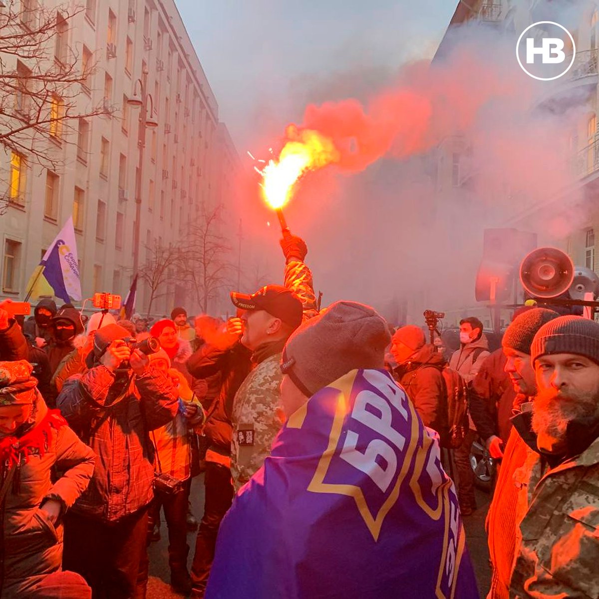 Прыхільнікі экс-прэзідэнта Парашэнкі перайшлі з Пячэрскага суда ў Офіс прэзідэнта Украіны, дзе скончылася дэманстрацыя