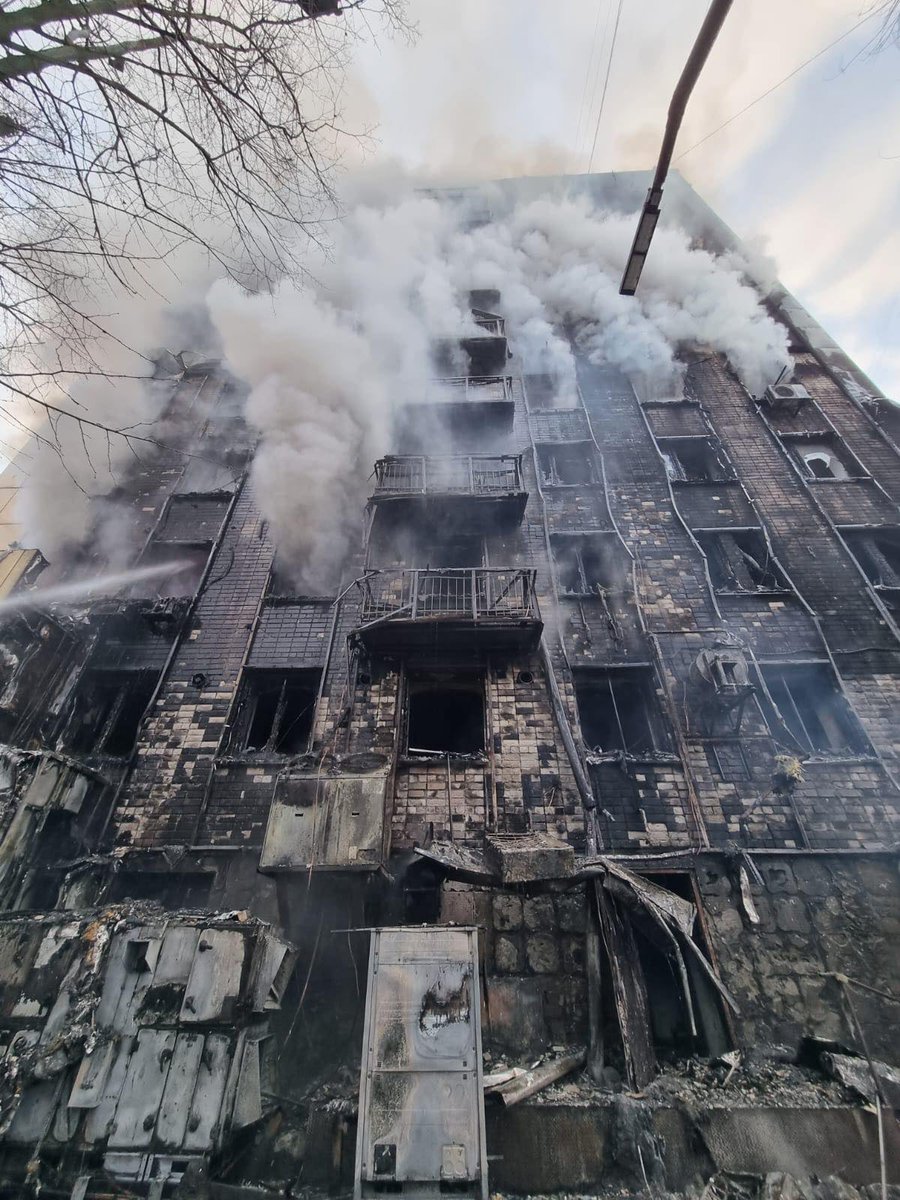 Rescuers @SESU_UA put out a large-scale fire in an office building in Dnipro city. 55 people and 14 units of equipment were involved in extinguishing