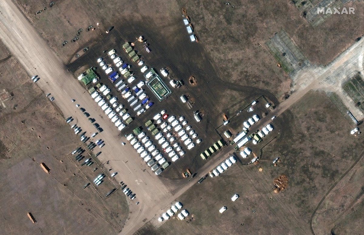 New satellite imagery of Russian troop deployments from  Maxar, taken over past 24 hours. Images 1-4 from Crimea, Oktyabraskoye air field