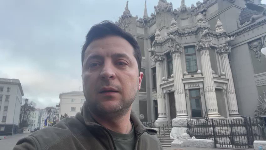 There's a lot of fake news online that I called on our army to lay down arms, & that there's evacuation. I'm here. We will defend our state President Zelensky  @AP reports, when asked to evacuate Kyiv by the US he replied: I need ammunition, not a ride