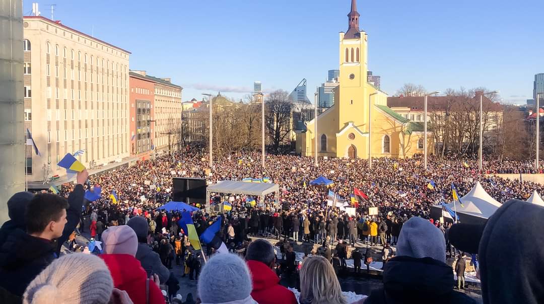 Tens of thousands of people gathered at Tallinn's Freedom Square to support Ukraine. Similar events across Estonia Estonia