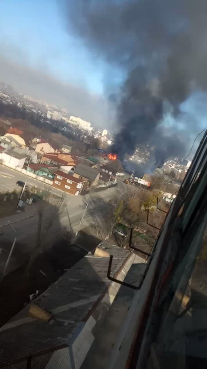 Giraffe mall is on fire near Kyiv