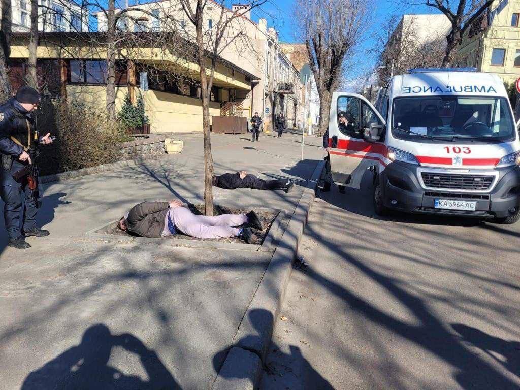 A group of Chechen saboteurs who were moving around Kyiv in the ambulance has just been shot by the Ukrainian military intelligence officers (GUR MOU) in Kyiv, partly shot, partly detained