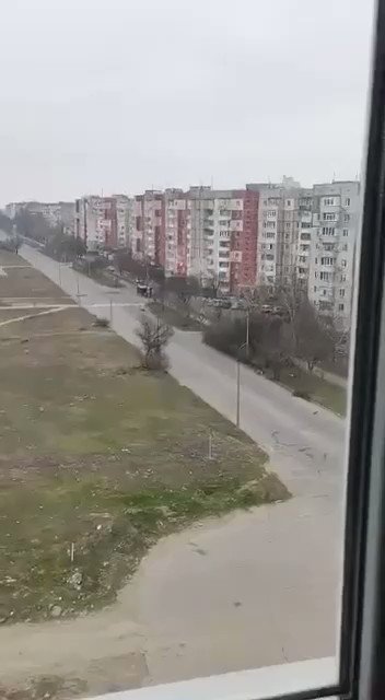 Russian military column entered Kherson, targeting civilian buildings