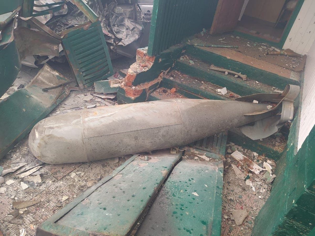 Rescuers report that 3 FAB-500 aircraft bombs were found as a result of the Russian plane crash over Chernihiv. Bombs right in the yard of an apartment building