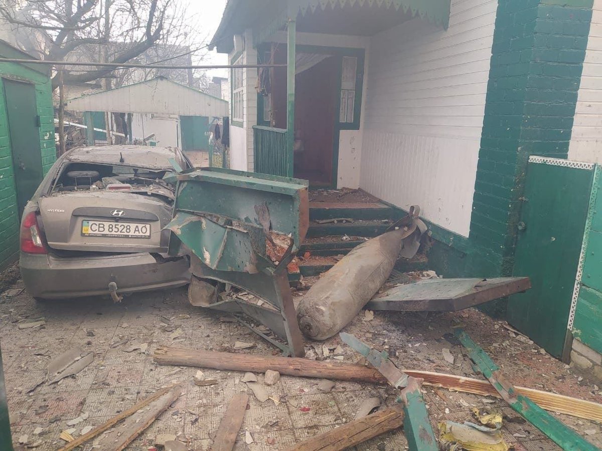 Rescuers report that 3 FAB-500 aircraft bombs were found as a result of the Russian plane crash over Chernihiv. Bombs right in the yard of an apartment building