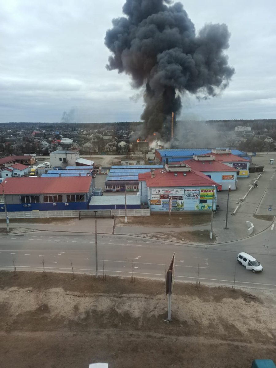 Geolocation of a Russian fighter jet that crashed into a residential area in Chernihiv, Ukraine today:  Around 51.515295°, 31.237616° 