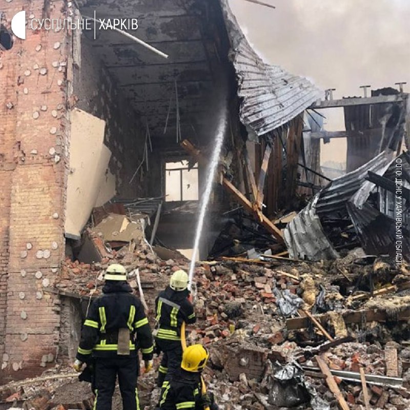 Щонайменше 8 загиблих внаслідок масованого бомбардування Харкова за ніч. 21 велика пожежа в центральній частині міста. Частково або повністю зруйновано 11 будинків