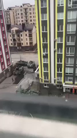 Российская армия прячет военную технику в жилом комплексе в Ирпене под Киевом 06.03