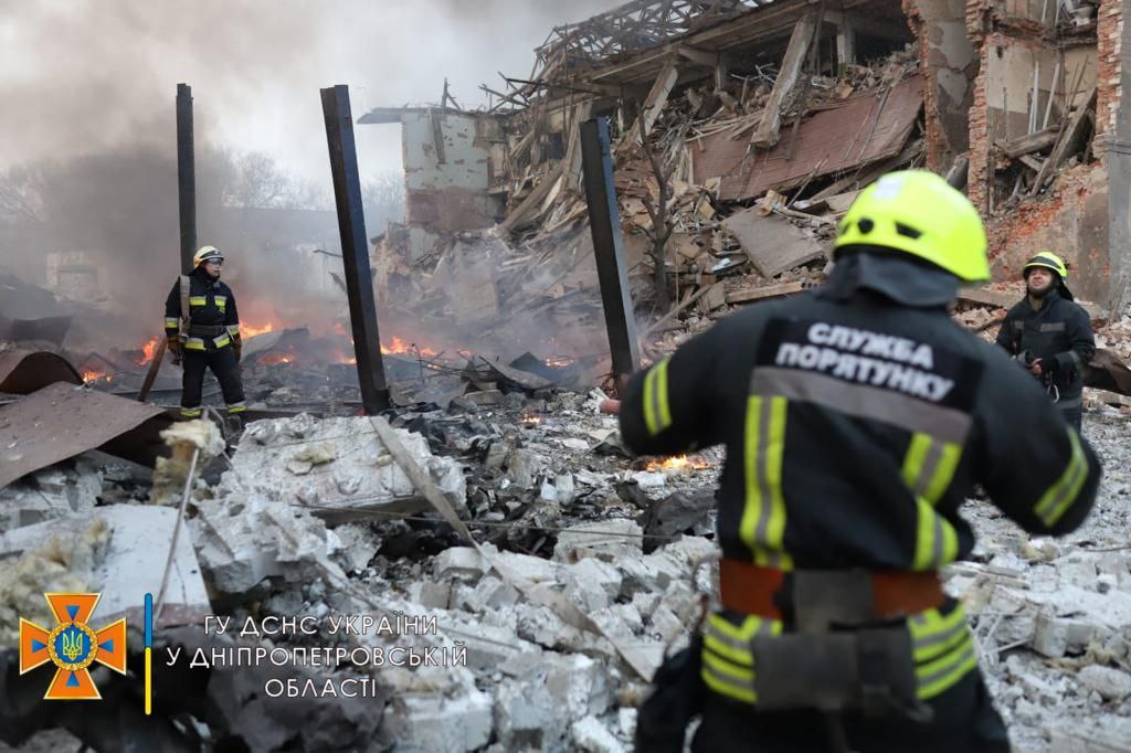 11 marca około godziny 06:10 przeprowadzono trzy naloty na miasto Dniepr. Strajki w pobliżu przedszkola i budynku mieszkalnego, a także dwupiętrowej fabryki obuwia z późniejszym spaleniem