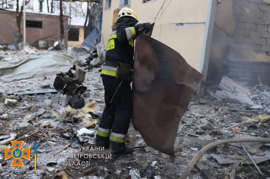 11 marca około godziny 06:10 przeprowadzono trzy naloty na miasto Dniepr. Strajki w pobliżu przedszkola i budynku mieszkalnego, a także dwupiętrowej fabryki obuwia z późniejszym spaleniem