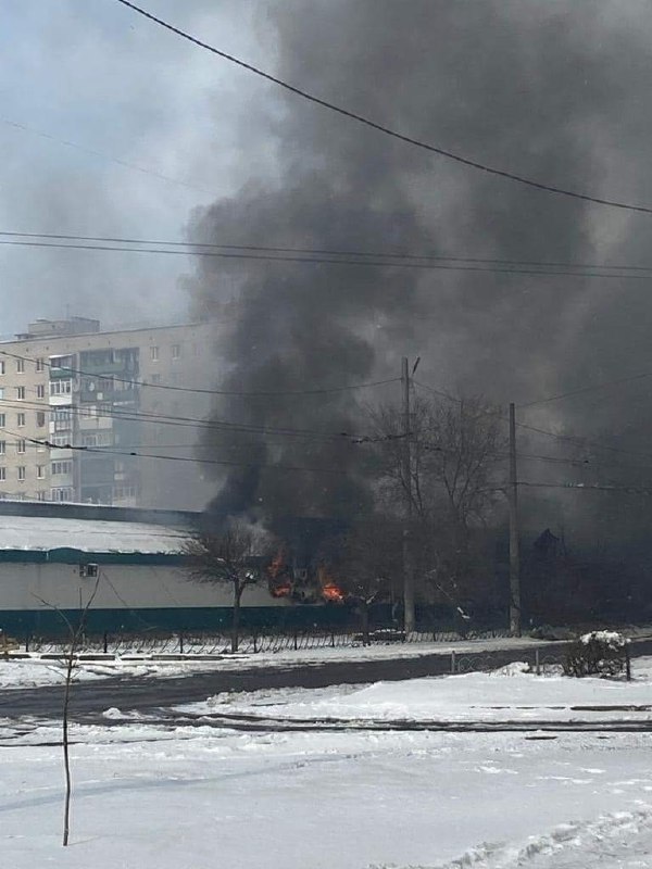У Сєвєродонецьку та Рубіжному внаслідок потужних обстрілів виникли численні пожежі