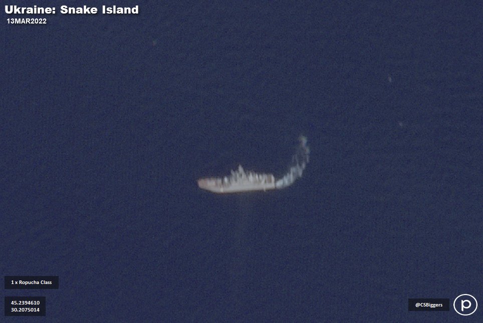 Российский десантный корабль замечен к югу от острова Змеиный сегодня