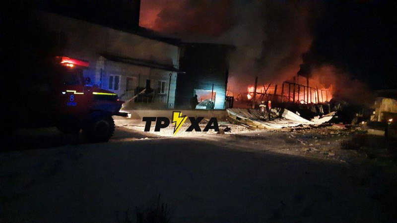Вчерашний пожар после обстрела Харьковского завода